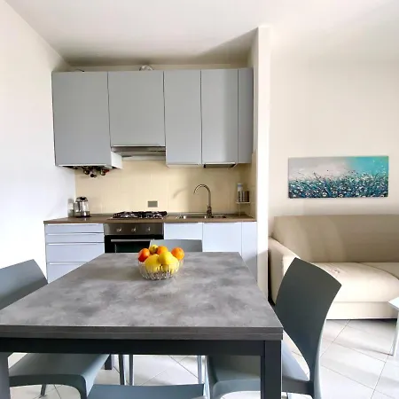 Regina Di Apartment Dongo